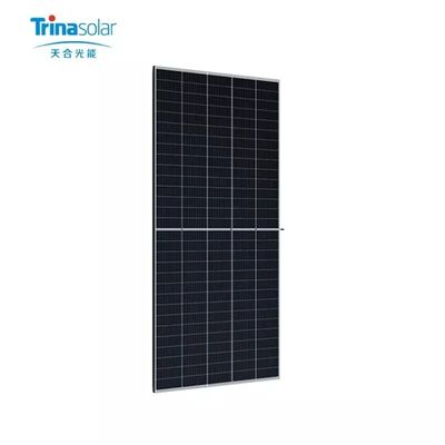 Trinasolar Vertex TSM-DE20 590W-610W Mono-faciaal zonnepaneel met witte achterblad